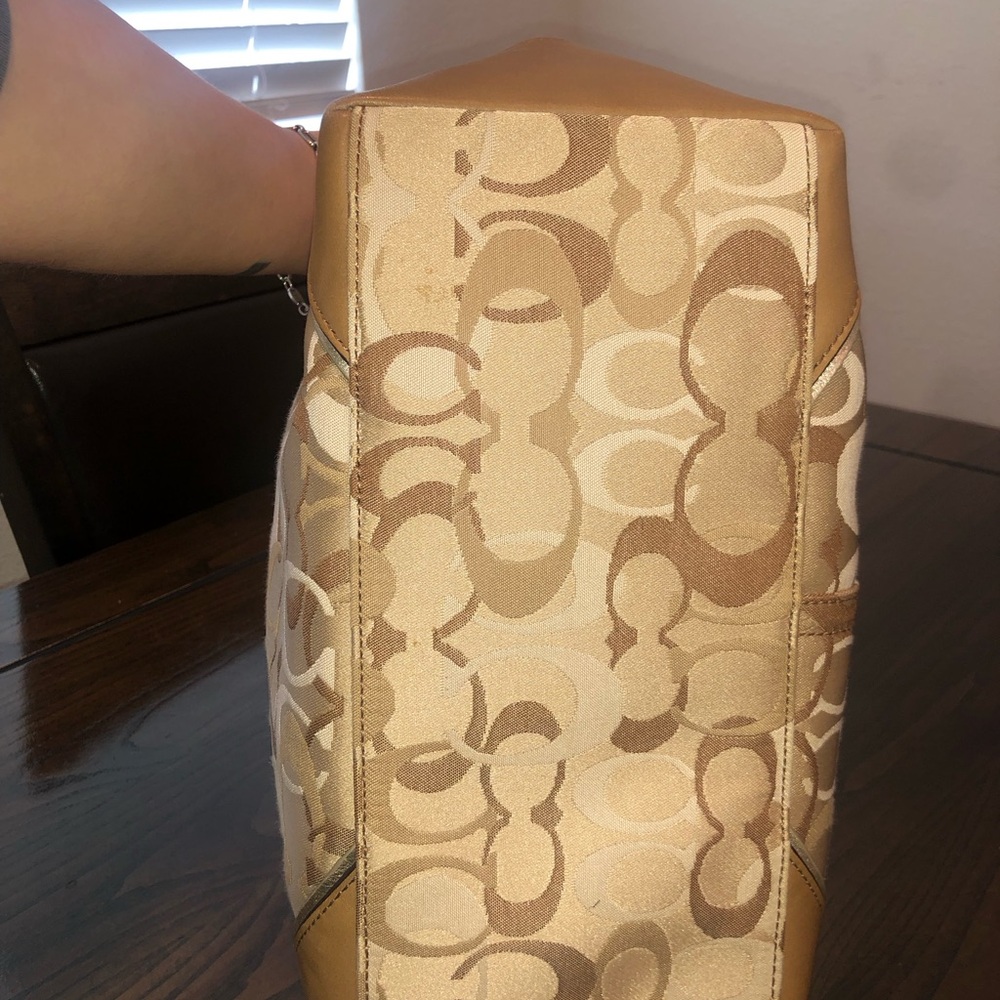 Vintage Coach Signature Beige and Tan Shoulder Bag - Picture 5 of 8